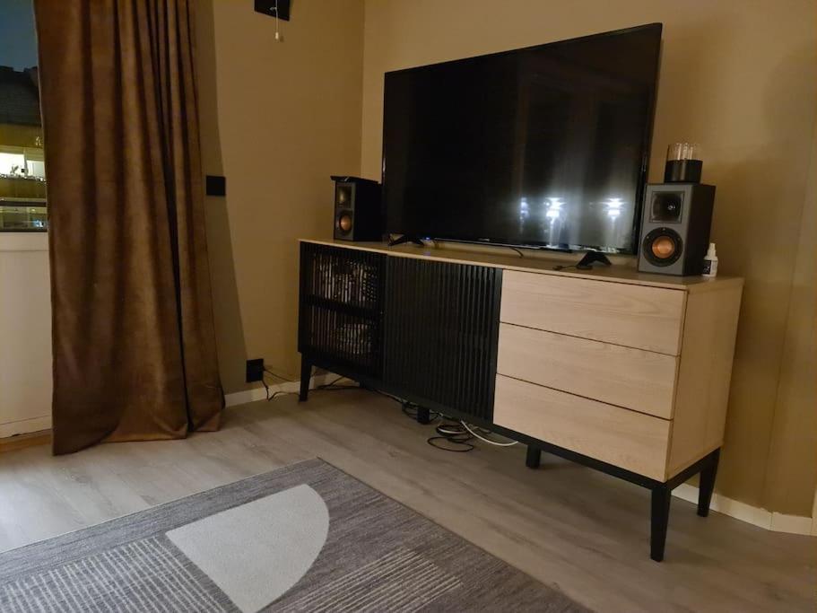 Koselig Og Moderne Leilighet, Meget Sentralt I Narvik Med Gratis Parkering! Luaran gambar