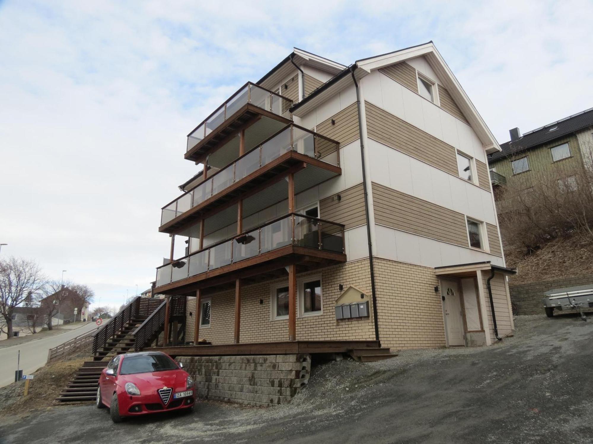 Koselig Og Moderne Leilighet, Meget Sentralt I Narvik Med Gratis Parkering! Luaran gambar