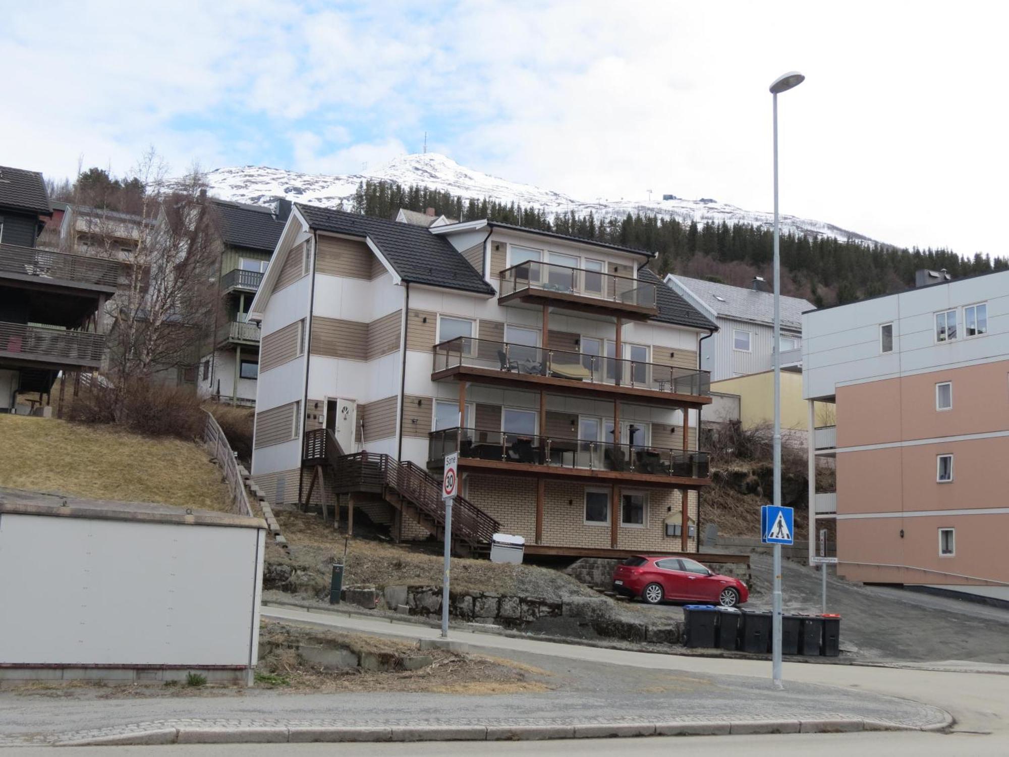 Koselig Og Moderne Leilighet, Meget Sentralt I Narvik Med Gratis Parkering! Luaran gambar